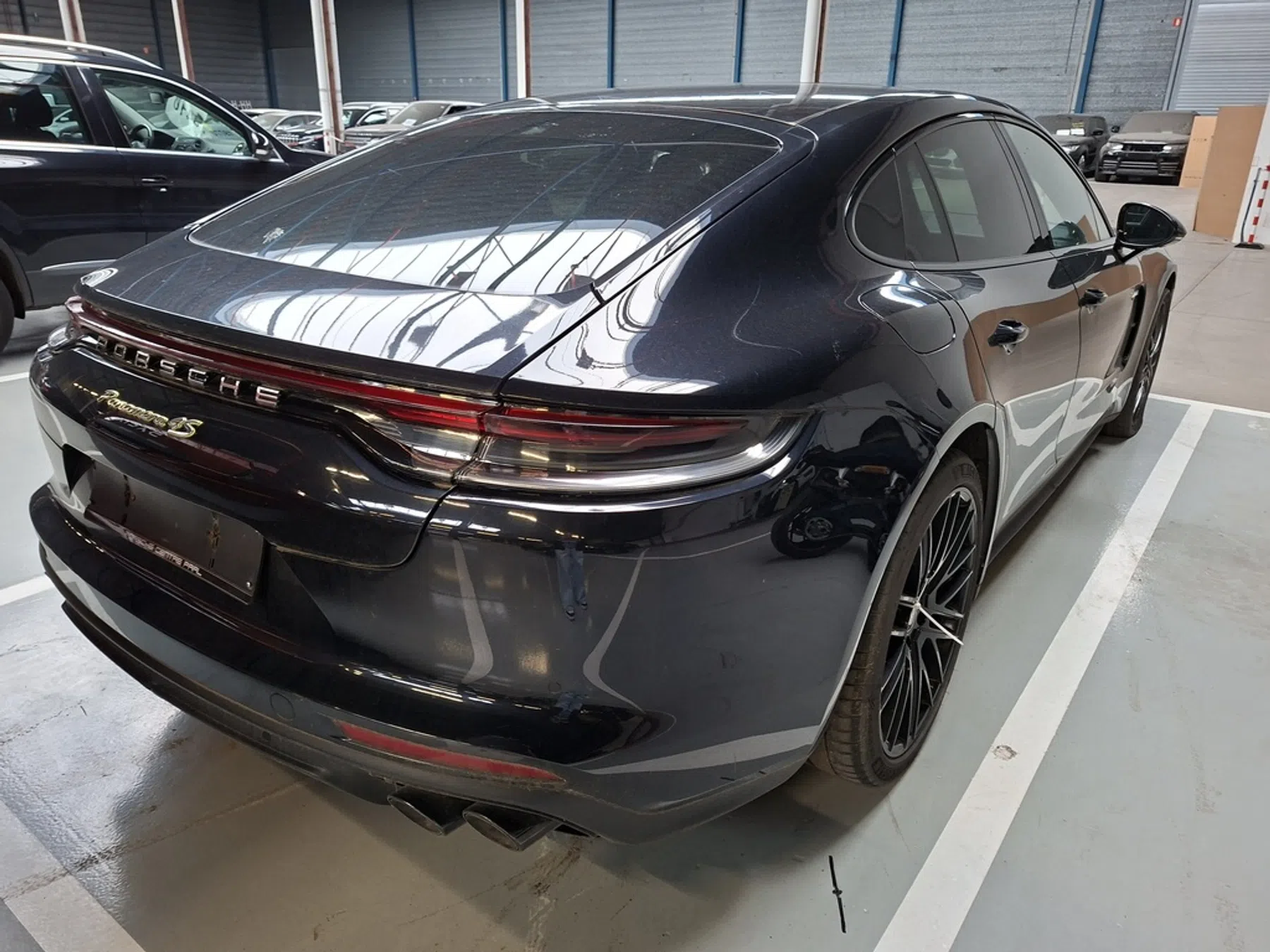 Porsche Panamera Finshop